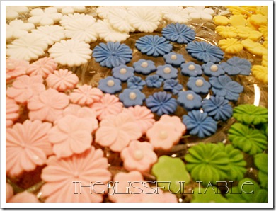 cupcakes with flowers 050a