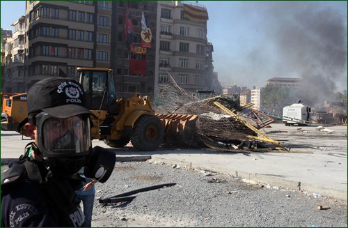 Турецкая полиция разгоняет протестующих