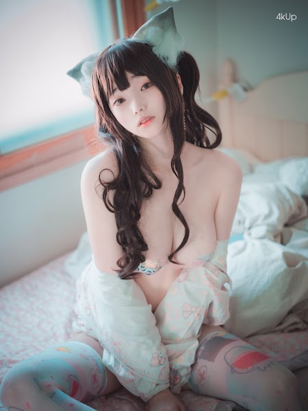 DJAWA Photo – Bambi (밤비) The cat I picked up turned into a girl