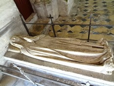 2014.09.10-035 gisant de Jeanne de Flandre dans l'abbaye St-Martin