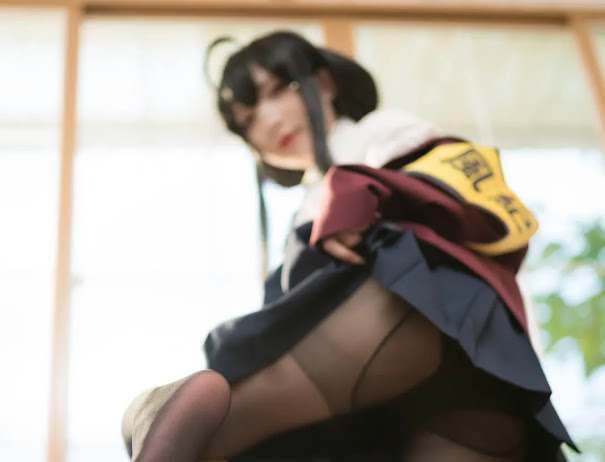 Coser@蜜桃少女是依酱呀 黑丝制服