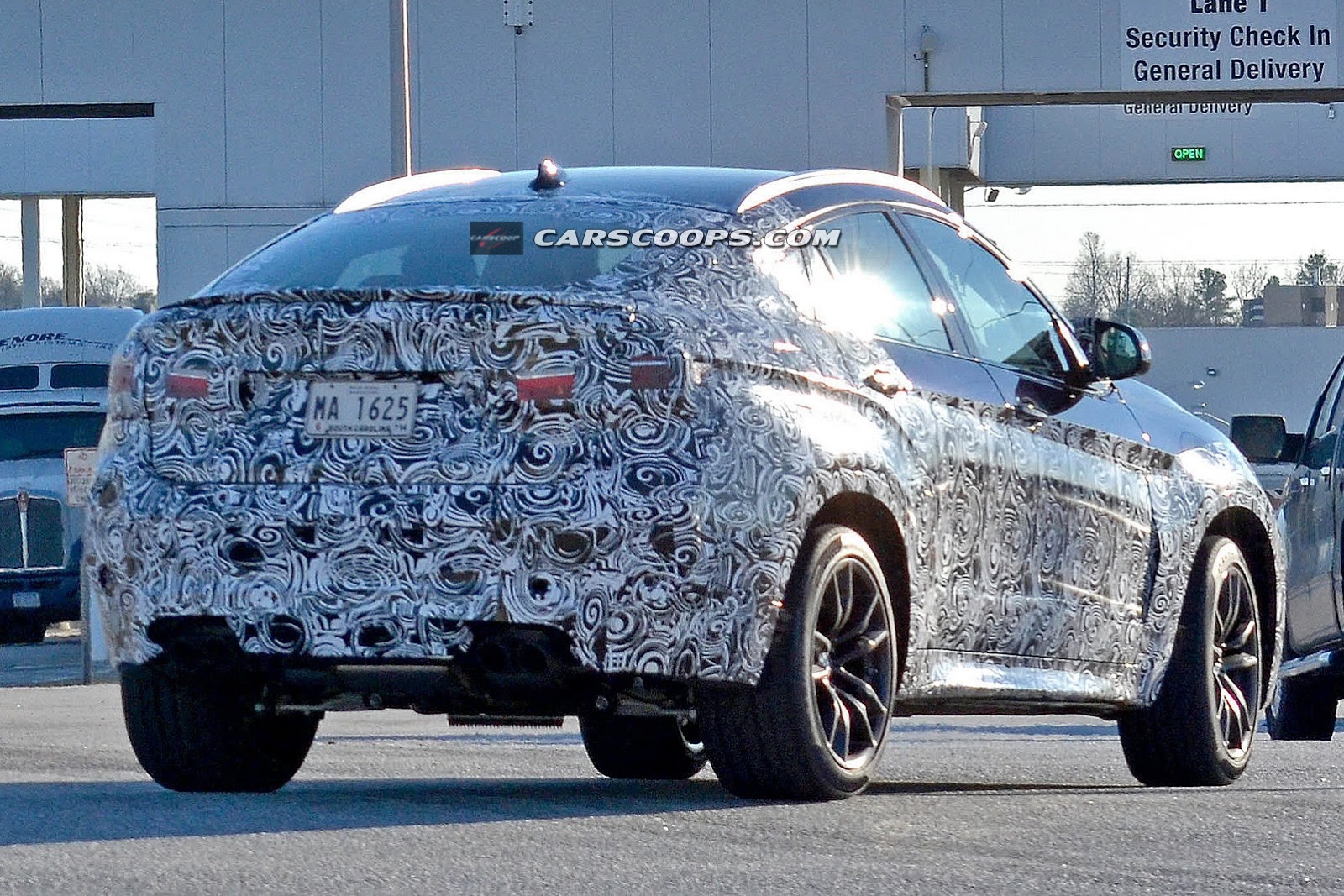 [2016-BMW-X6-M-93.jpg]