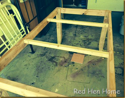 Red Hen Home table base