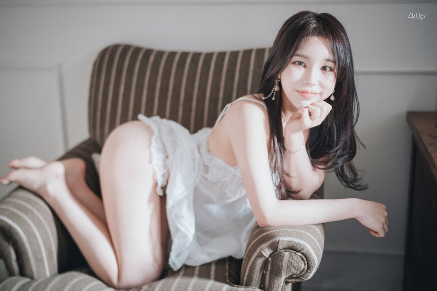 DJAWA Photo – Zzyuri (쮸리) Alluring White