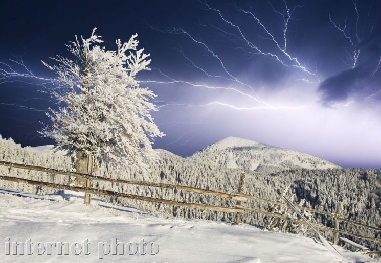 [snow-storm-with-lightning-cropped%255B19%255D.jpg]