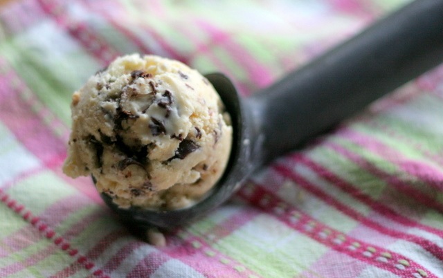 [almond-joy-ice-cream-21.jpg]