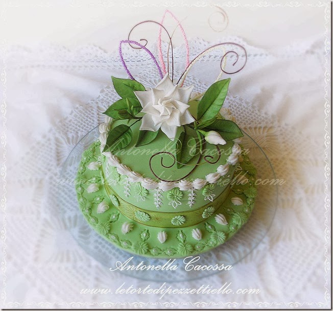 Torta verde con gardenia