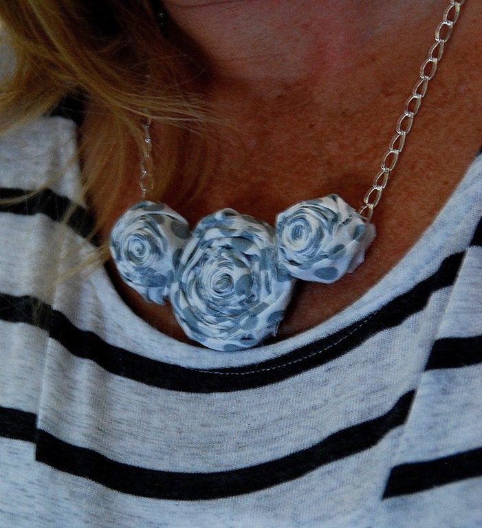 [rolled%2520flower%2520necklace%2520on%255B4%255D.jpg]