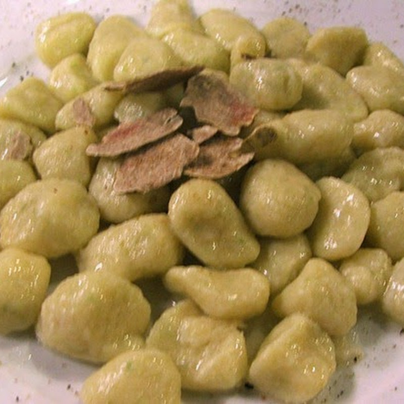 Gnocchi di patate e broccoli con burro e tartufo di Acqualagna.