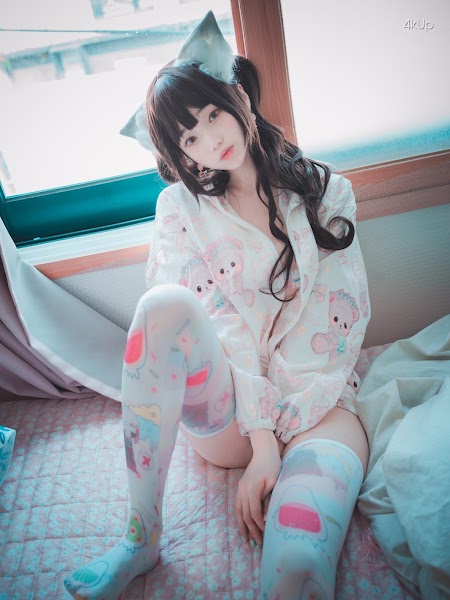 DJAWA Photo – Bambi (밤비) The cat I picked up turned into a girl