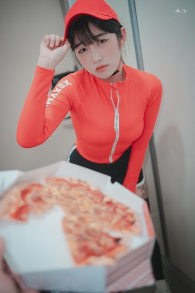 DJAWA Photo – Sonson (손손) Pizza Girl