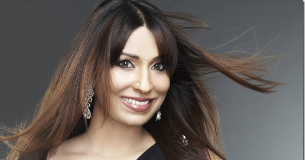 Pooja Mishra in Black Saree | sareetimes
Pooja Mishra In Saree