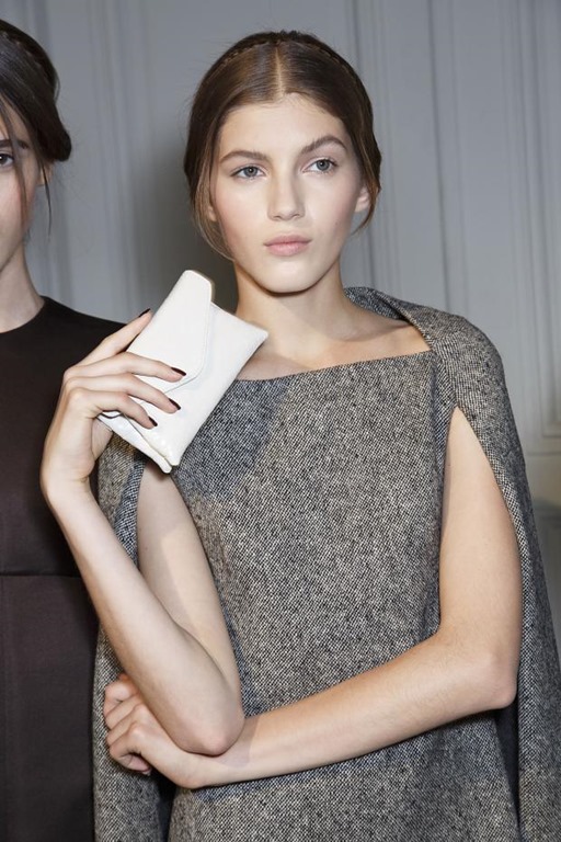 [valentino-backstage-haute-couture-autumn-2013----pfw88%255B4%255D.jpg]