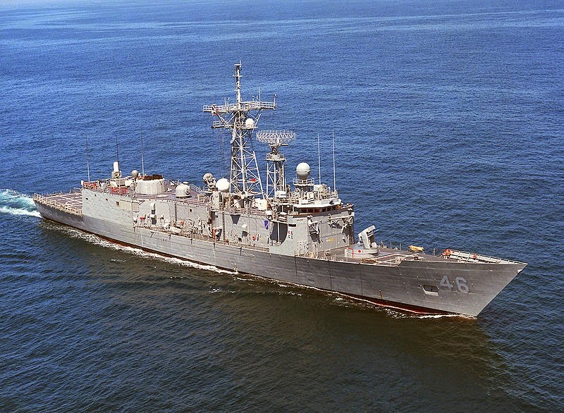[800px-USS_Rentz_FFG-46%255B3%255D.jpg]