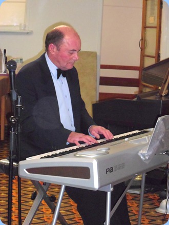 Our special guest artist for the evening was Peter Parkinson. Peter brought along a Korg Pa588 fully-weighted 88 note arranger piano. Peter is the Manager of Music Planet Botany (09) 265 0230. Wonderful orchestrations and wonderful choice of music and impeccably presented!