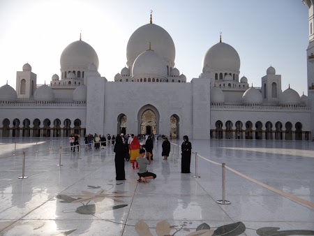 Obiective turistice Abu Dhabi: Moscheea Sheikh Zayed