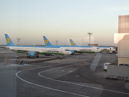 02. Uzbekistan Airways.JPG