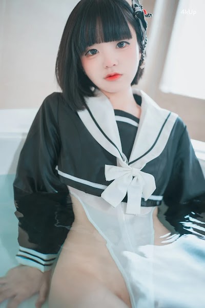 DJAWA Photo – Jeong Jenny (정제니) “Swimming Lessons #12”