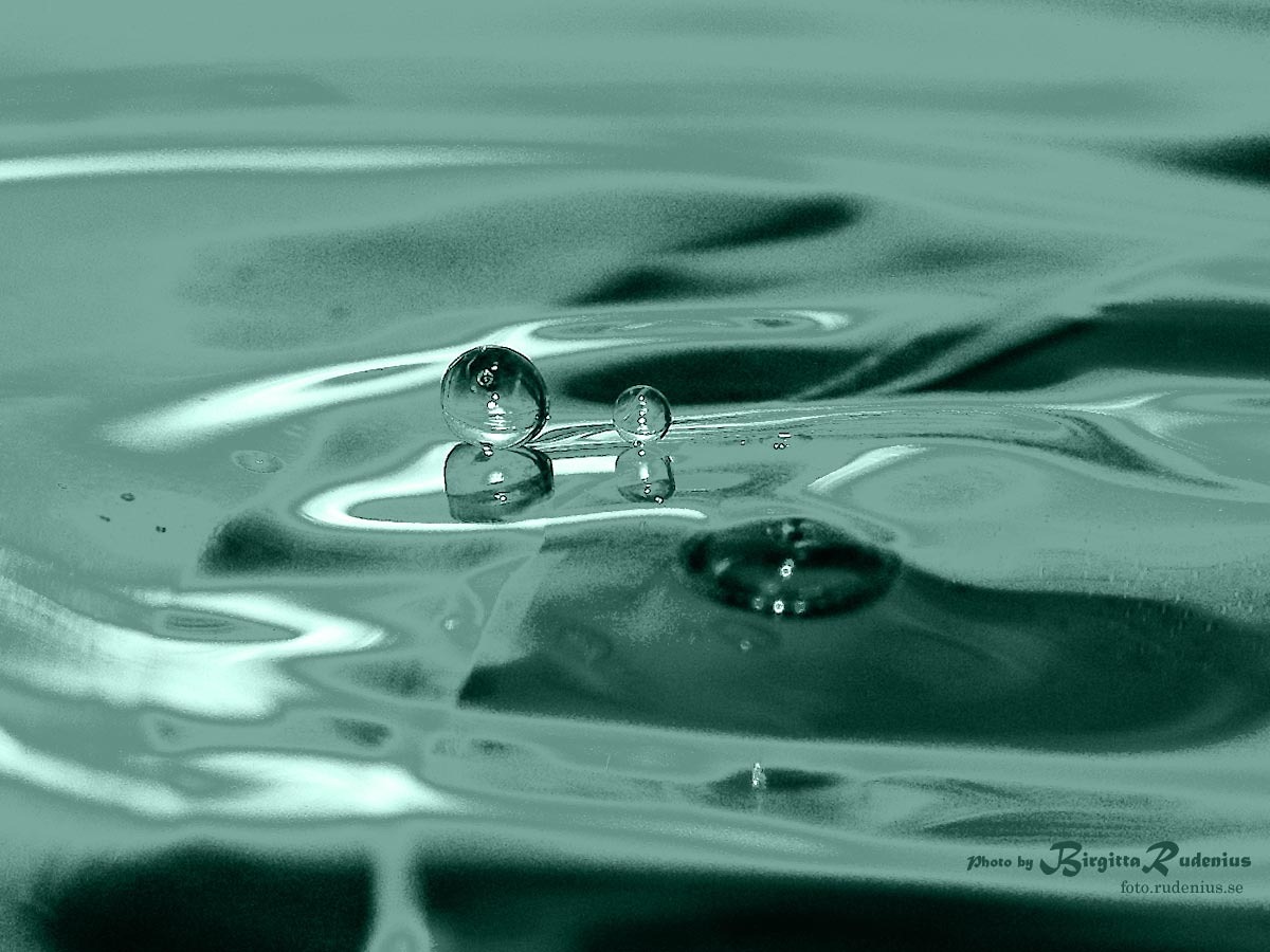 [water_20111108_droplets%255B2%255D.jpg]