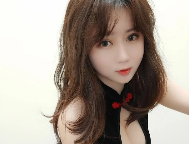 Coser@蜜桃少女是依酱呀 黑色旗袍