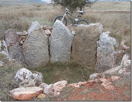 Dolmen de Las Arnillas, Gredilla de Sedano (Burgos). Dolmen de Las Arnillas, Gredilla de Sedano (Burgos).