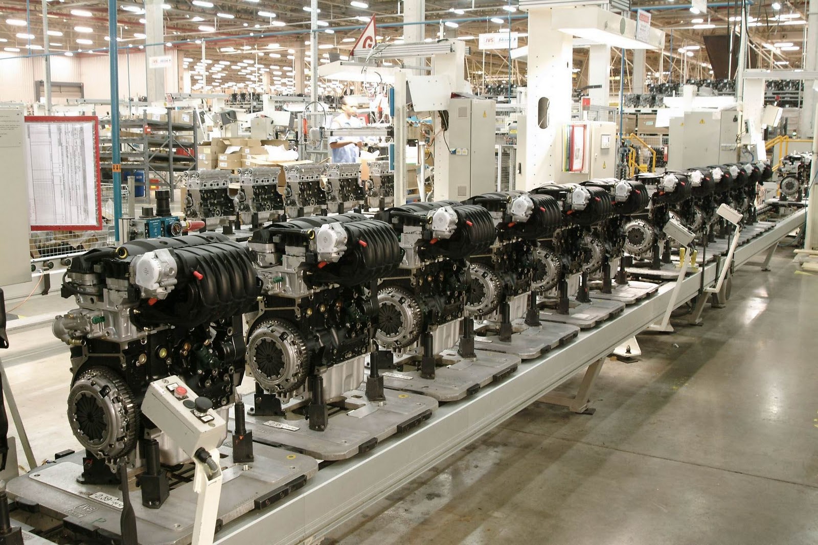 [14_Linha%2520de%2520%2520motores%255B2%255D.jpg]