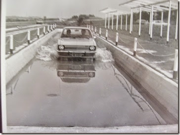Chevette de primeira geração (1973-1977) em teste na piscina de transposição de áreas alagadas