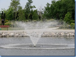 2373 North Dakota USA & Manitoba Canada - International Peace Garden - sunken garden pool & fountain