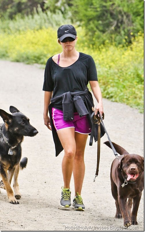 Reese Witherspoon Hot Pics with Pets 1