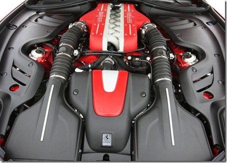 Ferrari-FF-Engine cabinet