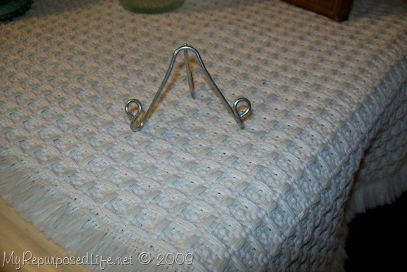 drapery hooks make small display easels
