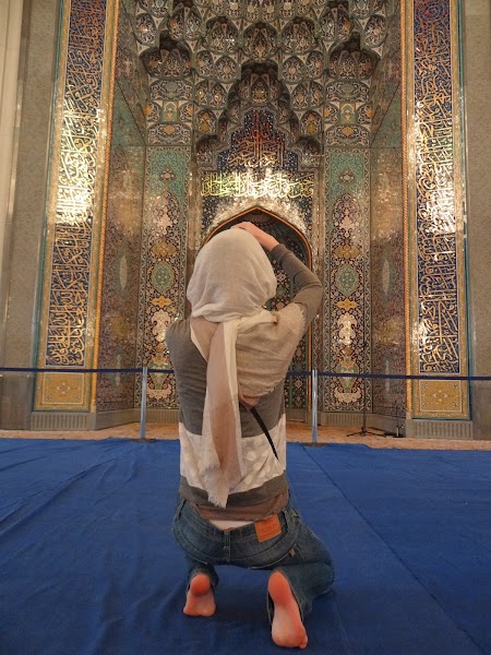 Moscheea Sultan Qaboos Muscat: Ingenuncheata in fata mihrabului