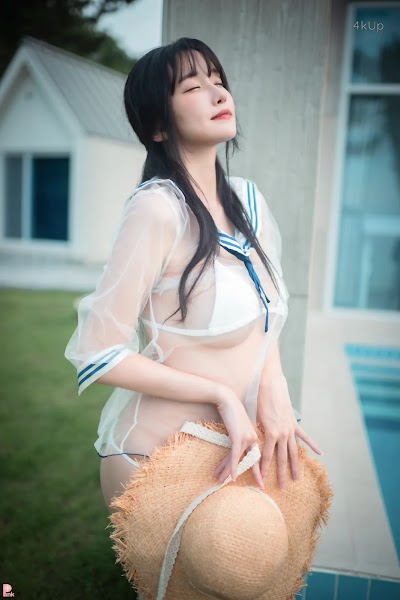 [PINK] Lee Ahrin Bikini Day