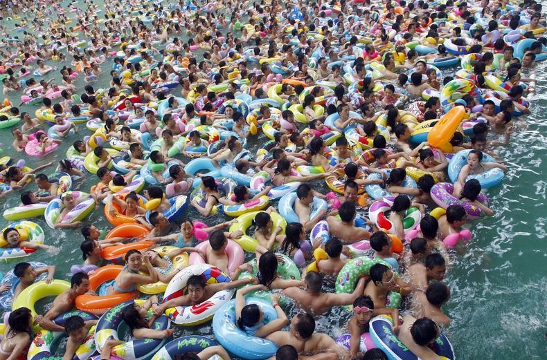 crowded-swimming-pools-0