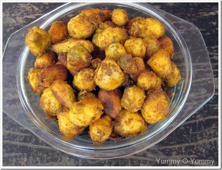 Baby Colocasia Roast / Chembu Roast