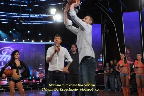 Marcelo mira como tira Ginobili.JPG