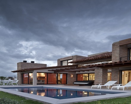 fachada-casa-ckn-giugliani-montero-arquitectos fachada-casa-ckn-giugliani-montero-arquitectos