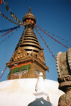 Obiective turistice Nepal: stupa Swayanbunath.jpg