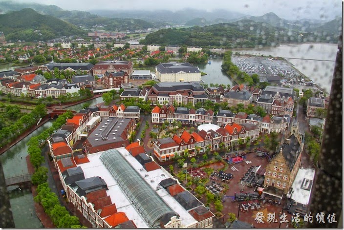 日本北九州-豪斯登堡。從高塔俯瞰「阿姆斯特丹城（音樂與購物區）」的情景。