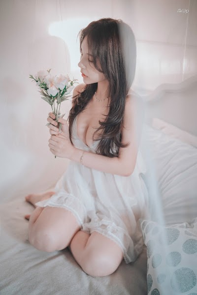 DJAWA Photo – Zzyuri (쮸리) Alluring White