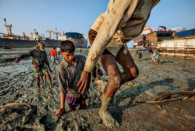 chittagong-ship-breaking-yard-15 chittagong-ship-breaking-yard-15