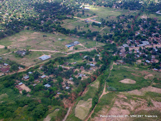 Une vue aérienne de la ville de Mbuji-Mayi, chef-lieu de la province du Kasaï-Oriental (RDC).  Panoramio.com/Ph. VINCENT Francois