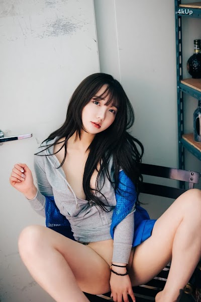 [Loozy] Son Ye-Eun (손예은) CS Part Timer