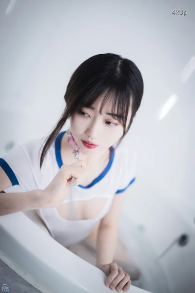 [BLUECAKE] Kim Ji-won (김지원) White One + RED.Ver