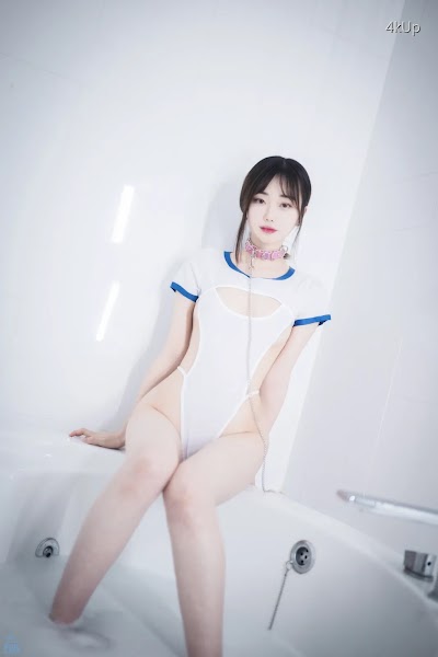 [BLUECAKE] Kim Ji-won (김지원) White One + RED.Ver