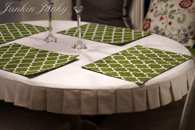 Pleated tablecloth tutorial at JunkinJunky.blogspot.com