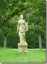 portmore statue in orchard
