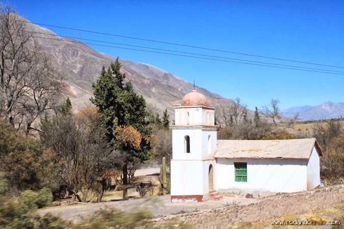 Iglesia de adobe volcanatilcara13.jpg