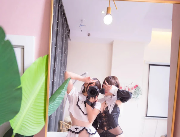 Coser@雯妹不讲道理 No.099《520特辑豪华版》 蕾丝皮裙