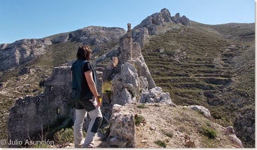En lo más alto del Castillo de Benissili - Vall de Gallinera